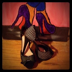 Cute strapy 👠👠 fit like a 8 1\2 or 9